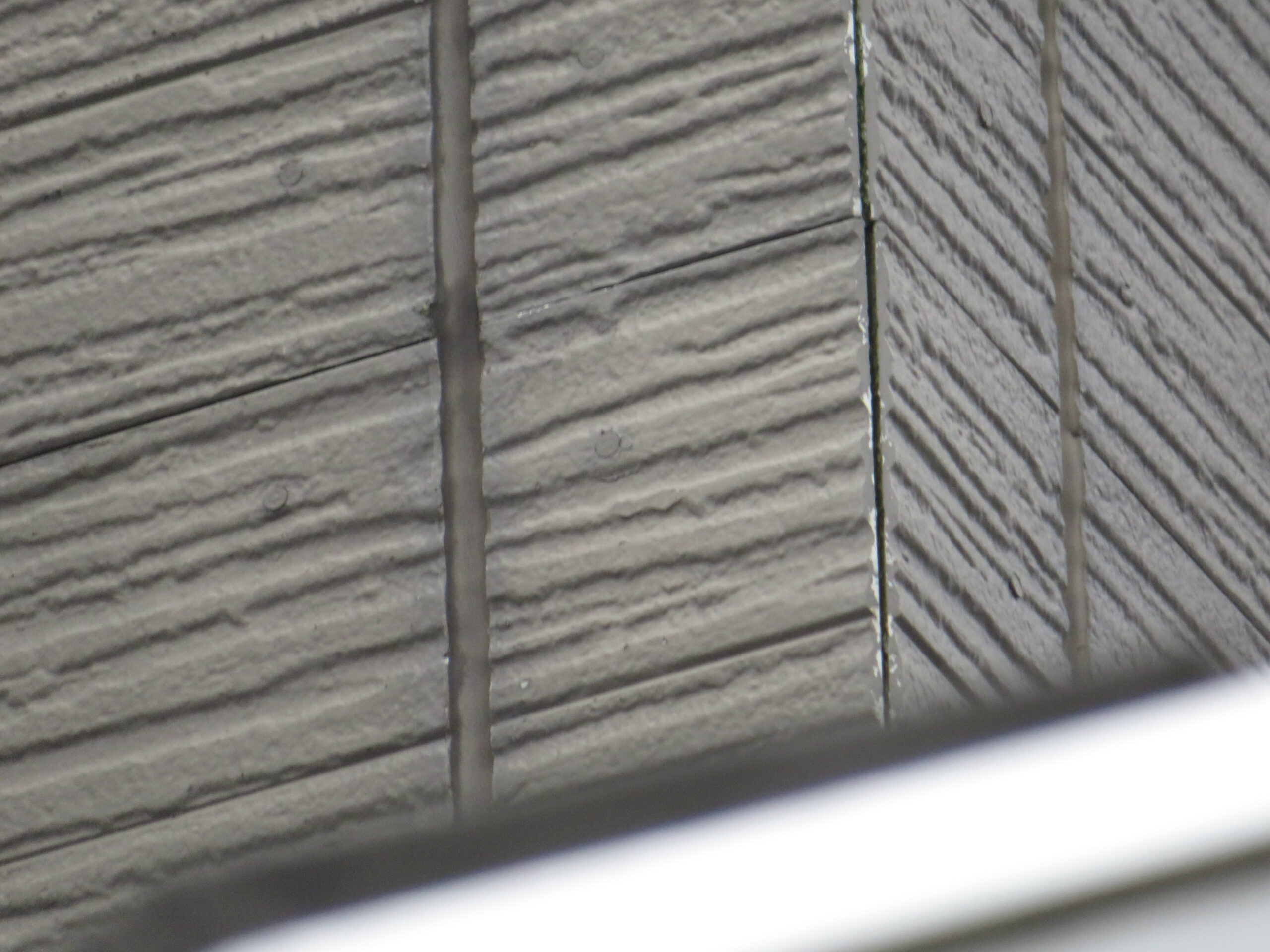 コーキング増し打ちとは？打ち替えとの違いと適切な施工タイミングを解説！