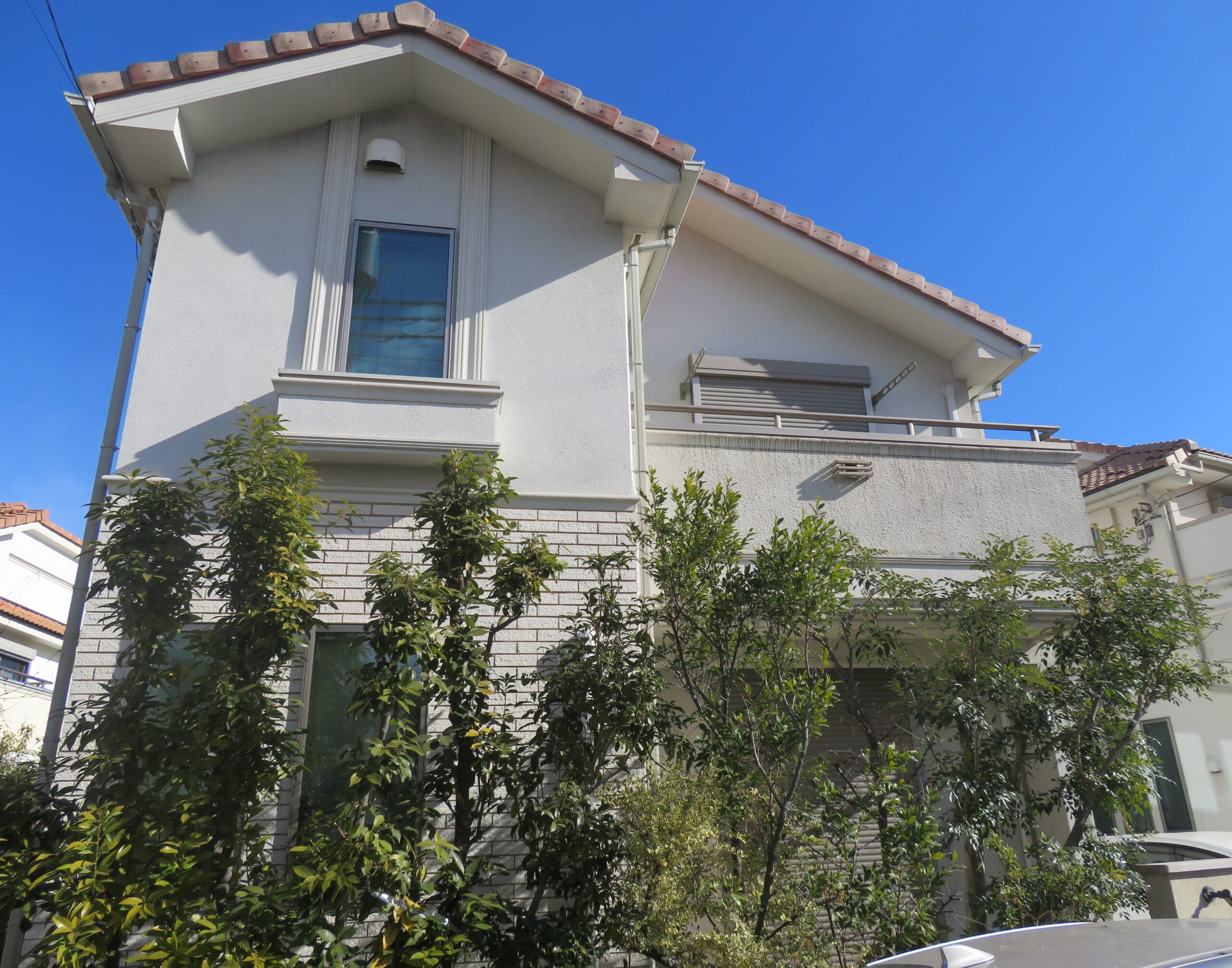 坂戸市で外壁の吹き付け塗装を検討中の方へ！メリット・デメリットと費用相場を徹底解説