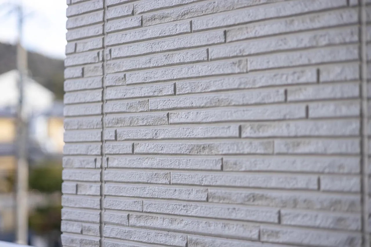 サイディング外壁材とは？窯業系・金属系の違いと塗装のポイント